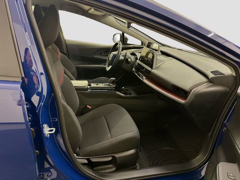 Used 2025 Toyota Prius Plug-In Hybrid image 32