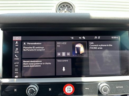 Certified 2025 Porsche Macan AWD/4WD image 28