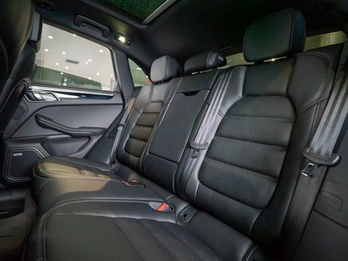 New 2026 Porsche Macan image 33