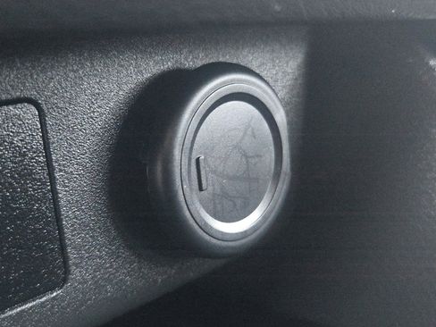 Used 2025 Nissan Rogue SV FWD image 18