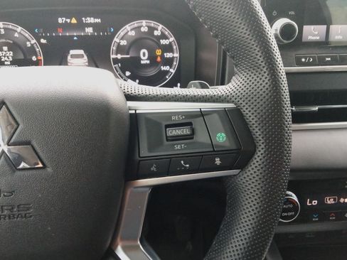Used 2023 Mitsubishi Outlander SEL Black Edition image 17