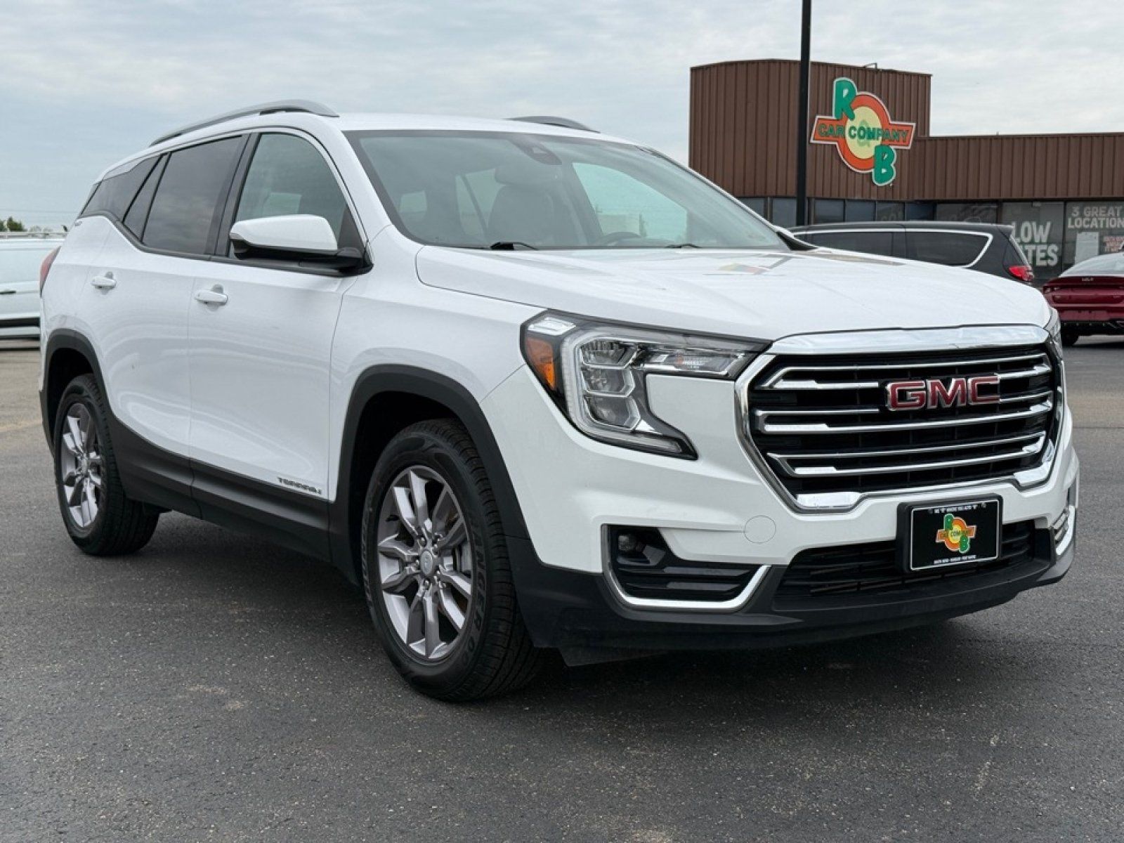 Used 2022 GMC Terrain SLT FWD image 2