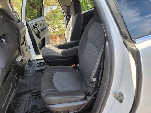 Used 2016 Chevrolet Traverse LT w/ Style and Technology Package FWD image 35
