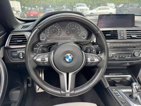 Used 2018 BMW M4 Convertible RWD image 19