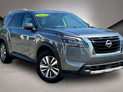 Certified 2025 Nissan Pathfinder SL AWD/4WD image 1