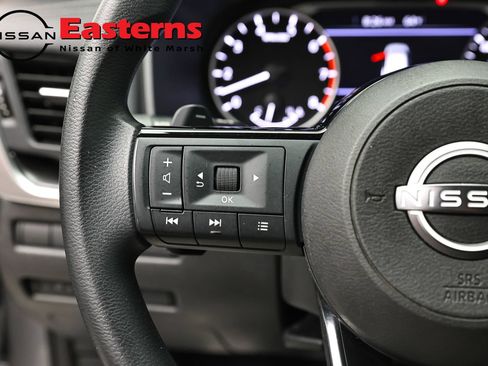 Used 2023 Nissan Rogue SV AWD/4WD image 15