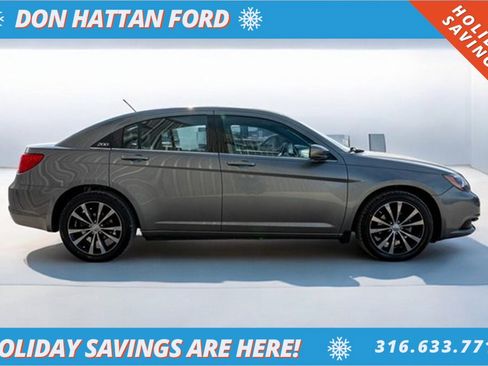 Used 2013 Chrysler 200 Limited image 31