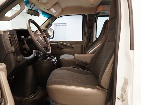 Used 2019 Chevrolet Express 2500 w/ Driver Convenience Package image 5