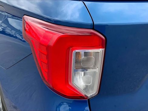 Certified 2020 Ford Explorer XLT RWD image 28