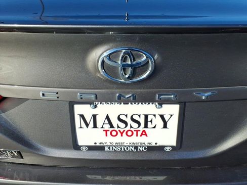 Used 2023 Toyota Camry SE image 9