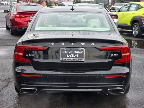 Used 2022 Volvo S60 B5 Inscription image 4