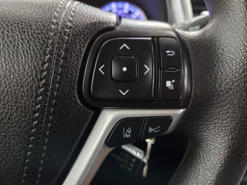 Used 2019 Toyota Highlander LE image 40