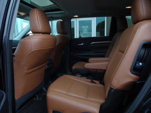 Used 2019 Toyota Highlander Limited AWD/4WD image 15