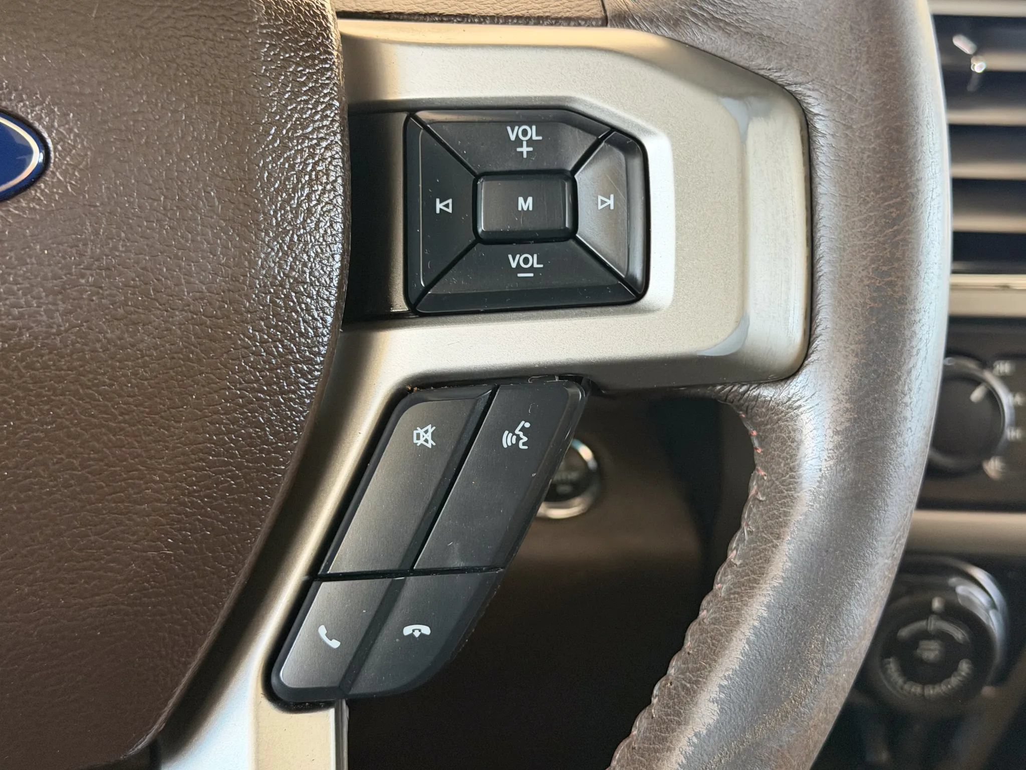 Used 2016 Ford F150 King Ranch w/ Equipment Group 601A Luxury AWD/4WD image 41