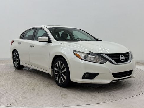 Used 2017 Nissan Altima 2.5 SV w/ Convenience Package FWD image 7