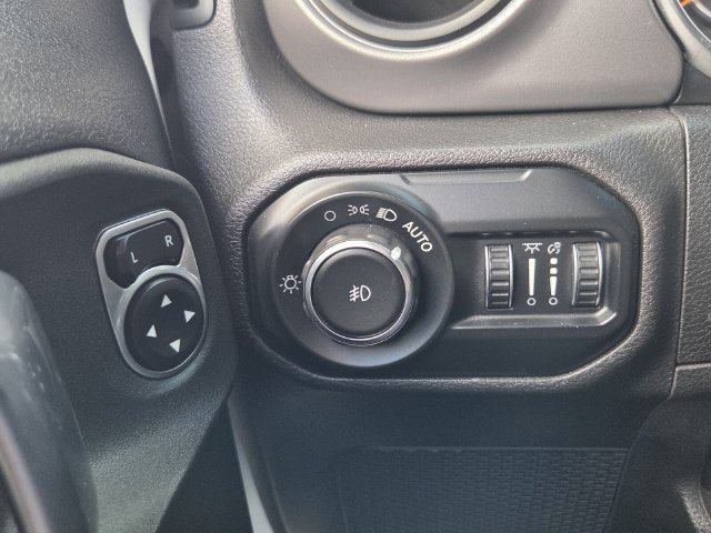 Used 2021 Jeep Wrangler Unlimited Sport AWD/4WD image 24