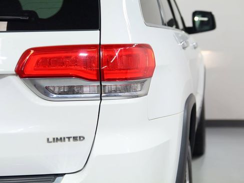Used 2017 Jeep Grand Cherokee Limited AWD/4WD image 15