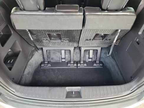 Used 2025 Kia Carnival FWD image 40