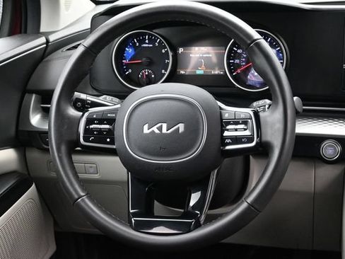 Used 2024 Kia Carnival LX FWD image 14