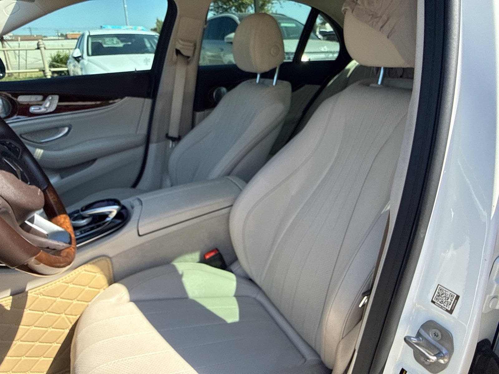 Used 2017 Mercedes-Benz E 300 image 8