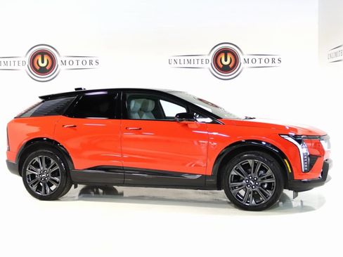 Used 2025 Cadillac Optiq Sport 2 w/ LPO, Floor Liner Package image 9