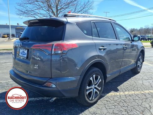 Used 2018 Toyota RAV4 LE AWD/4WD image 7