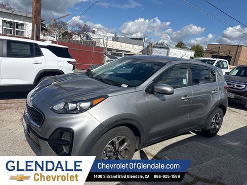 Used 2021 Kia Sportage LX image 2