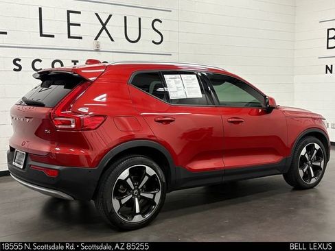 Used 2019 Volvo XC40 T4 Momentum FWD image 4