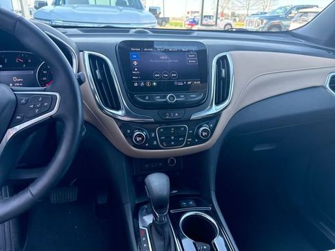 Used 2023 Chevrolet Equinox Premier AWD/4WD image 21