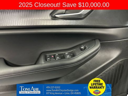 New 2025 Jeep Grand Cherokee Altitude image 12