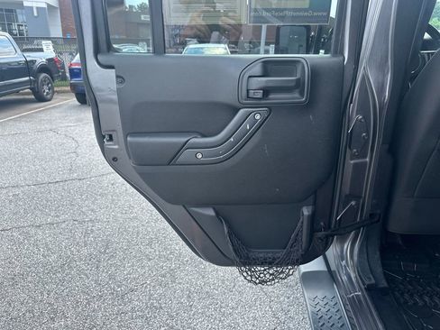 Used 2016 Jeep Wrangler Unlimited Sahara AWD/4WD image 21
