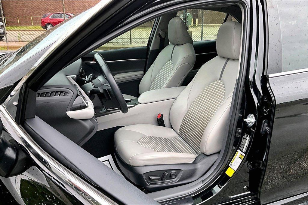 Used 2024 Toyota Camry SE FWD image 24