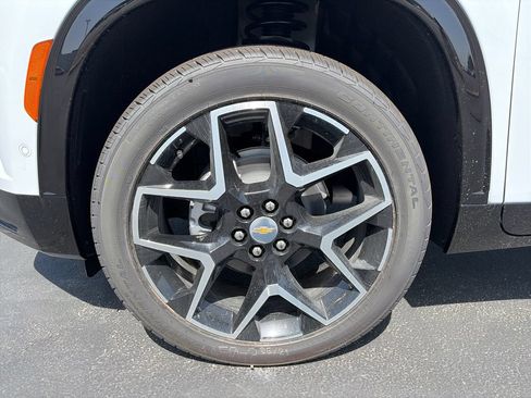 New 2026 Chevrolet Traverse High Country w/ LPO, Floor Liner Package AWD/4WD image 29