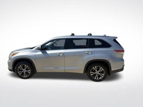 Used 2016 Toyota Highlander XLE FWD image 6