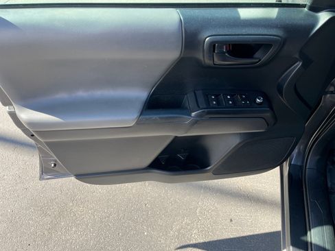Used 2018 Toyota Tacoma SR w/ SR Convenience Package RWD image 9