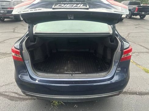 Used 2018 Toyota Avalon XLE Premium w/ All Weather Liner Package FWD image 9