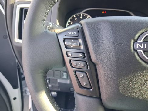 Used 2025 Nissan Frontier SV w/ SV Convenience Package RWD image 24