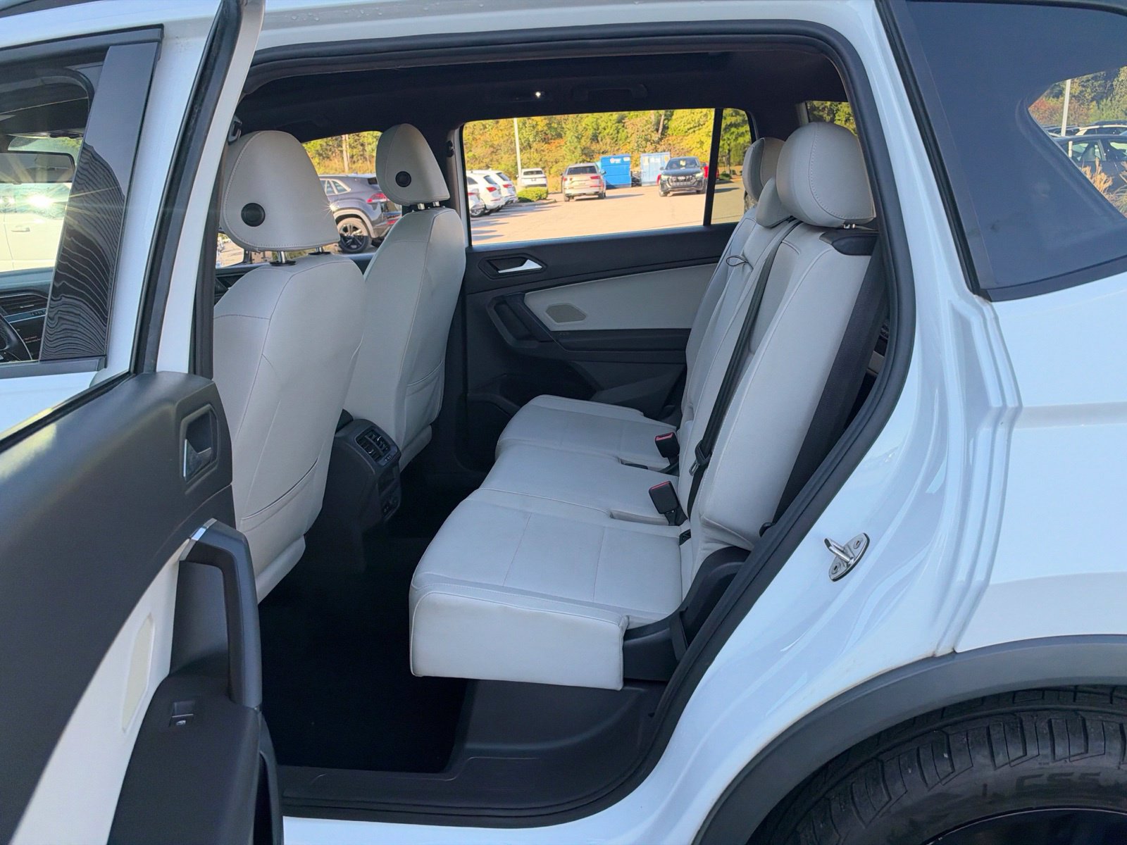 Used 2019 Volkswagen Tiguan SEL Premium R-Line FWD image 31