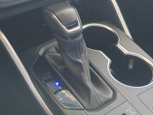 Used 2024 Toyota Highlander XLE image 35