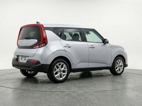 Used 2025 Kia Soul LX w/ LX Technology Package image 9