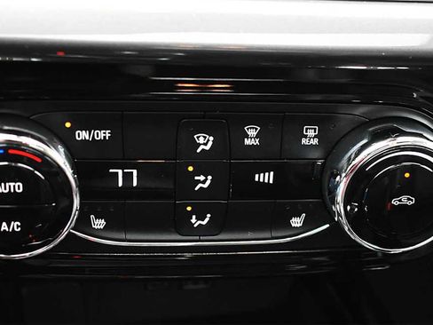 Used 2025 Chevrolet Trax ACTIV w/ Sunroof Package image 20