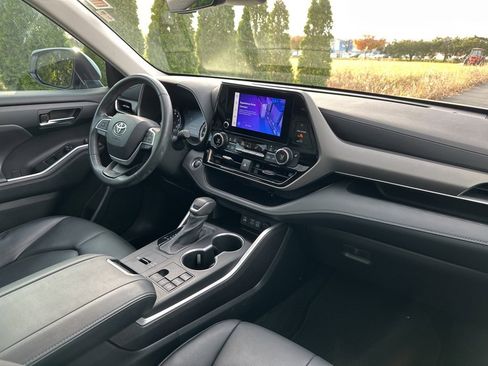 Certified 2023 Toyota Highlander XLE image 41