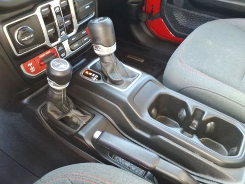 Used 2024 Jeep Wrangler Unlimited Rubicon AWD/4WD image 15