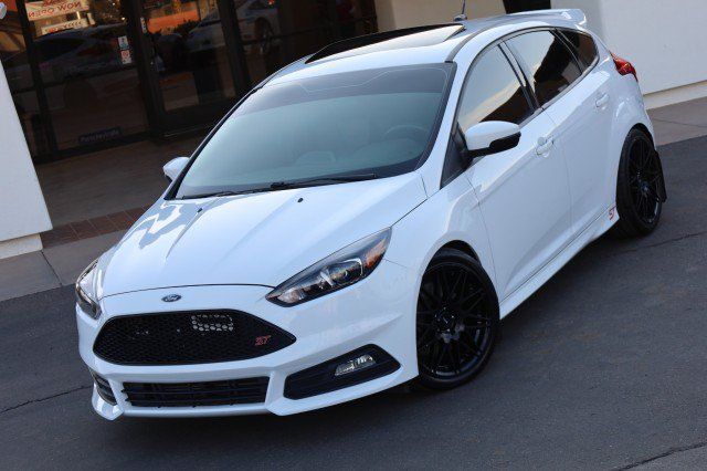 Used 2017 Ford Focus ST w/ Equipment Group 401A FWD image 1