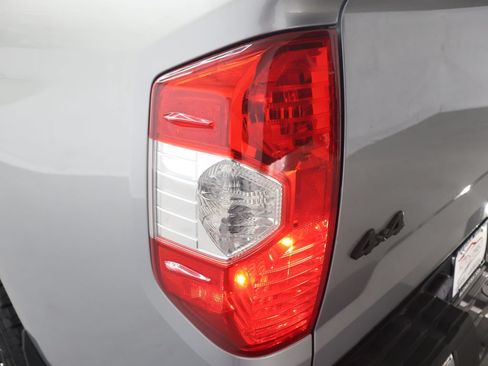 Used 2018 Toyota Tundra SR5 AWD/4WD image 29