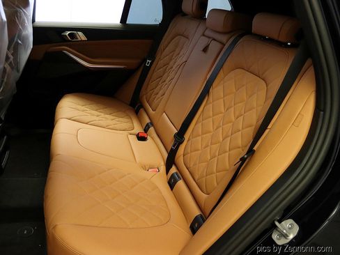 Used 2026 BMW X5 xDrive40i w/ M Sport Package image 18