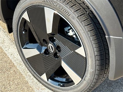 New 2026 Nissan Kicks SR image 10