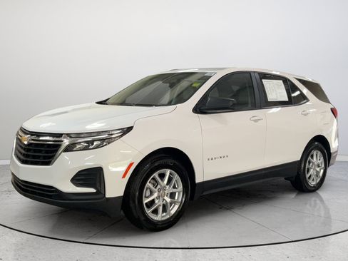 Certified 2024 Chevrolet Equinox LS w/ LS Convenience Package FWD image 5