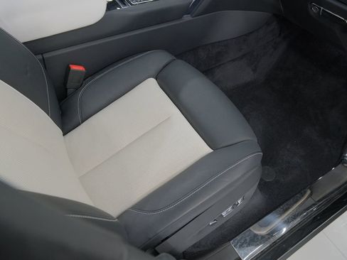 Used 2023 Rolls-Royce Cullinan image 43