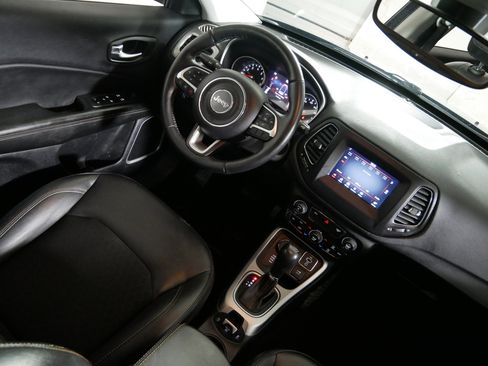 Used 2018 Jeep Compass Latitude w/ Popular Equipment Group image 9